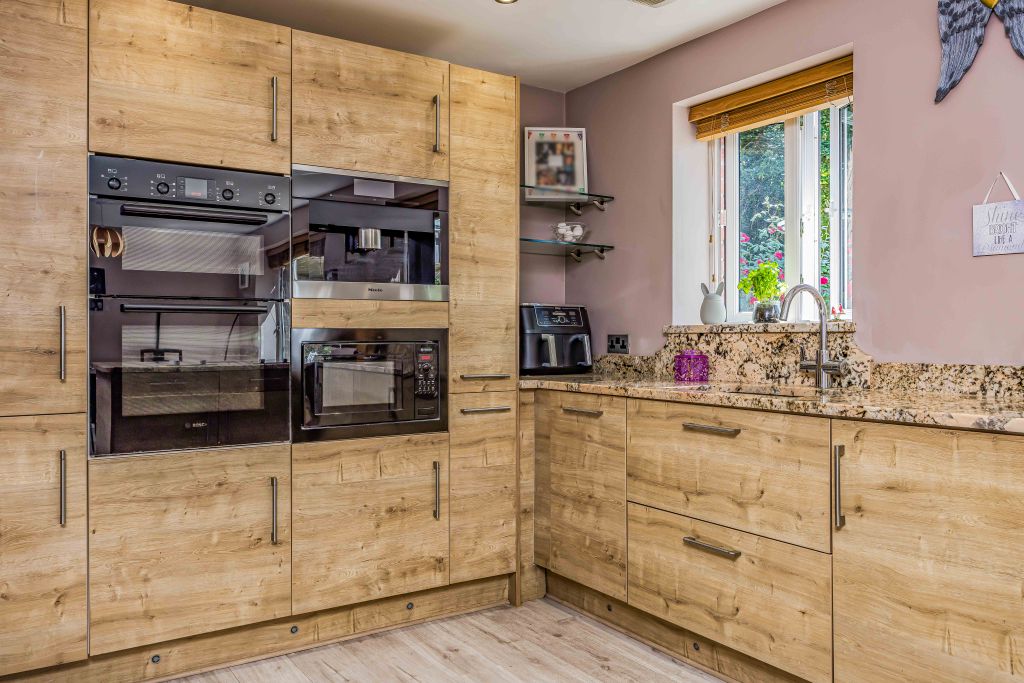 Property photo 3 of 43 Kingswood House, 27B Queens Road, Waterlooville-Sm