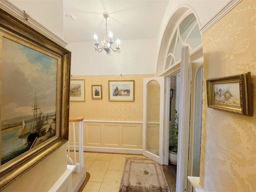 Property photo 3 of 22 Hall.Jpg