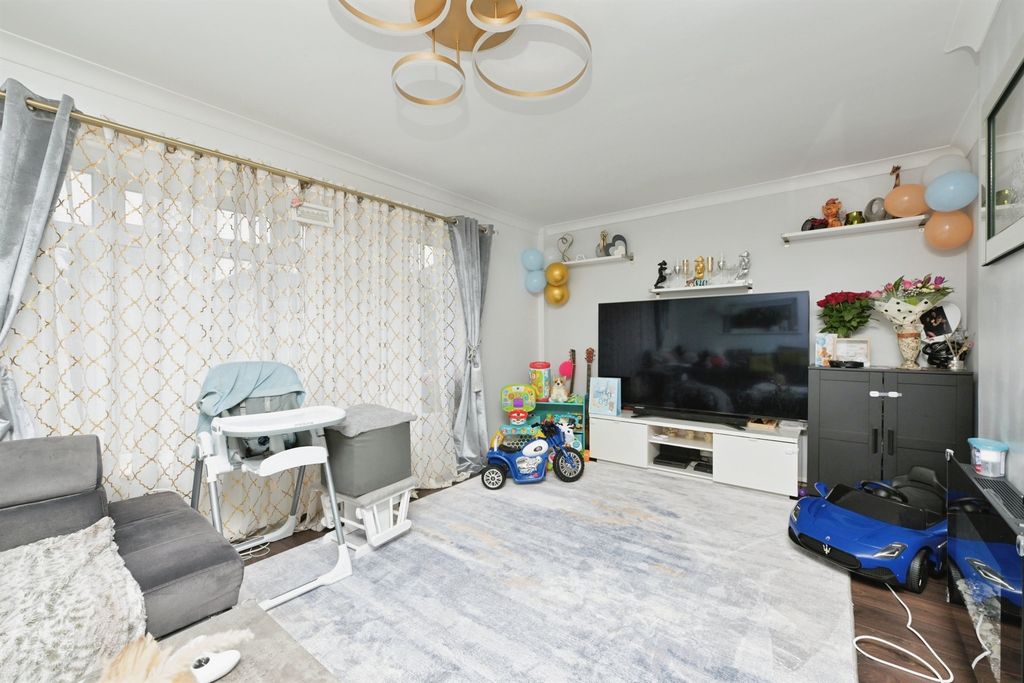 Property photo 3 of 13