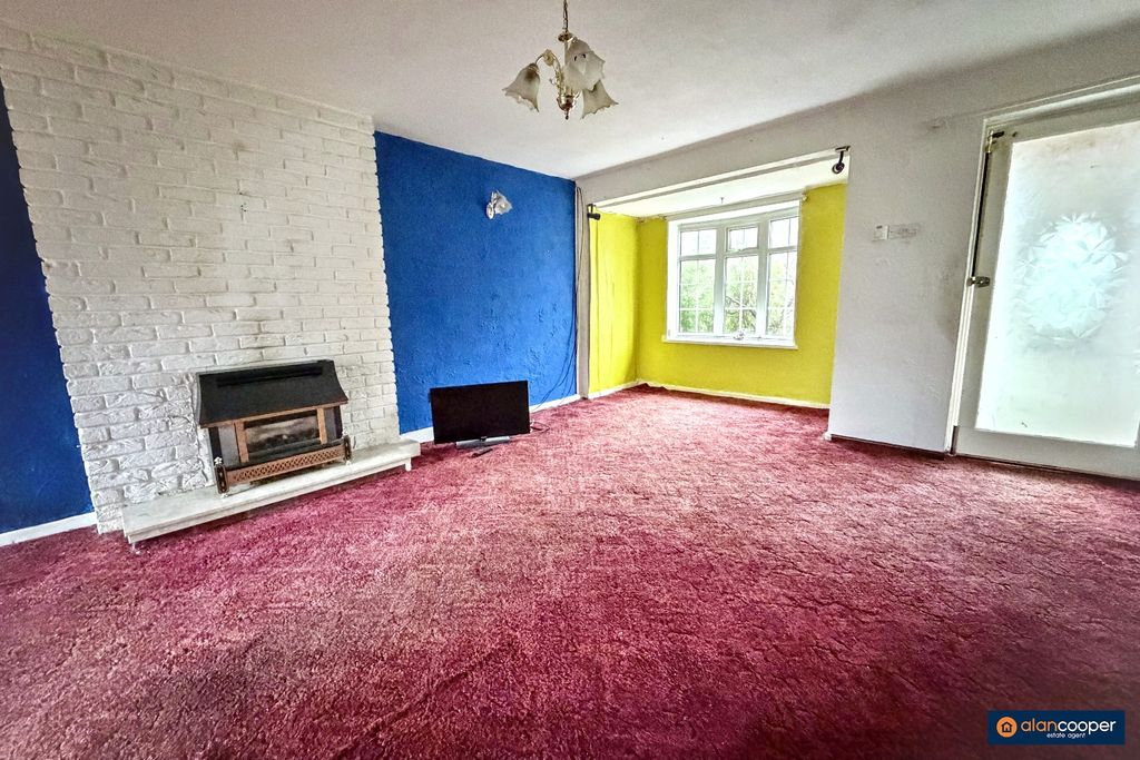 Property photo 3 of 14 4560057