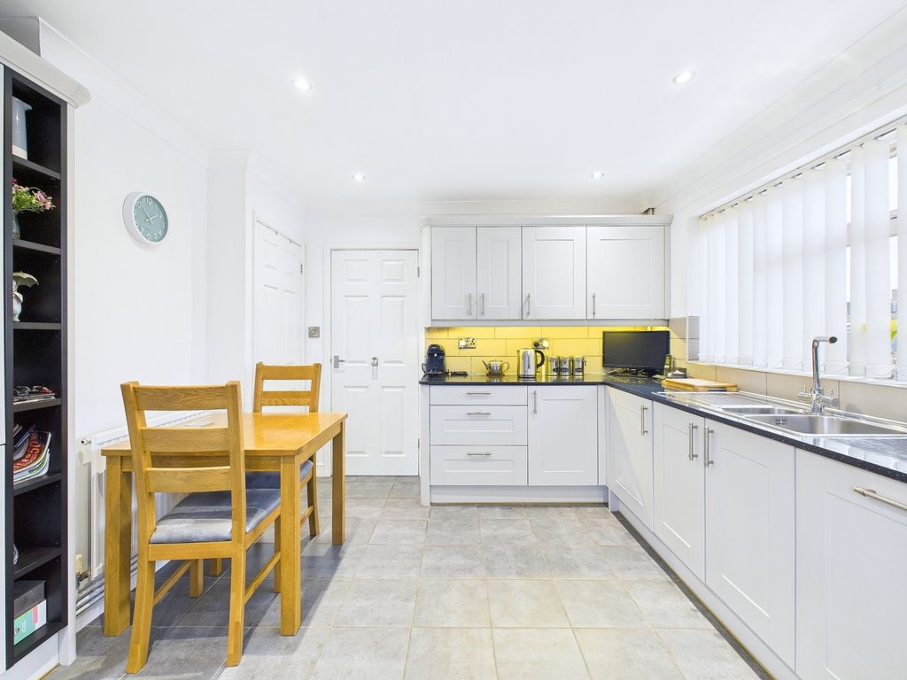 Property photo 3 of 22 Cam01909G0-Pr0467-Still028