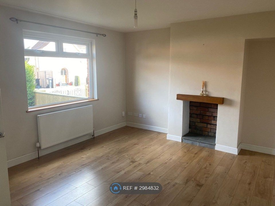 Property photo 1 of 10 Living Room