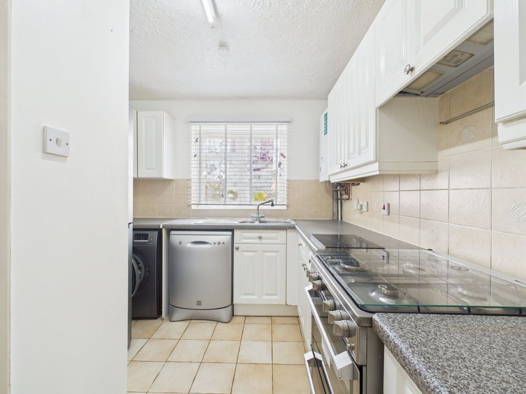 Property photo 2 of 11 Kitchen