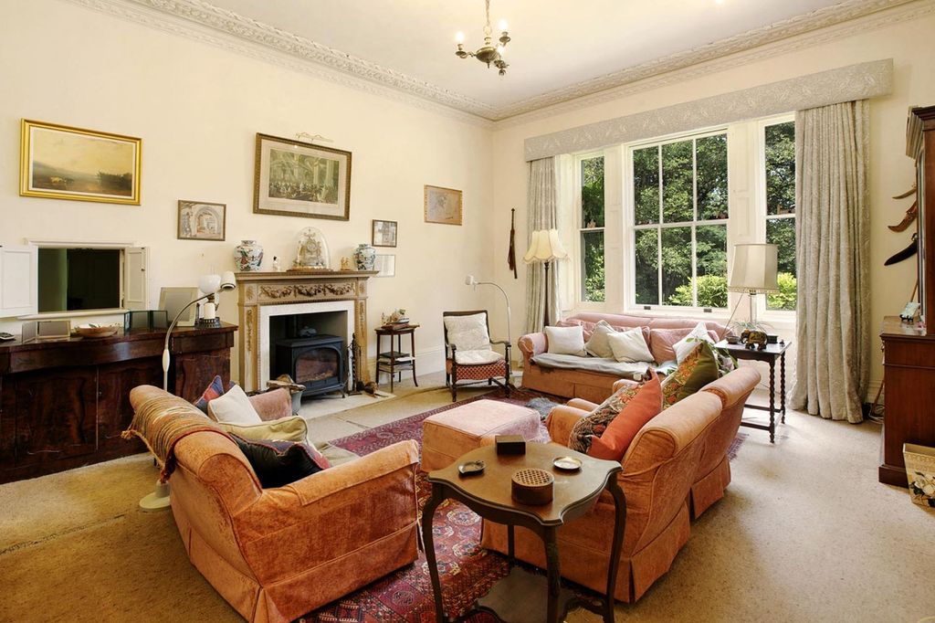 Property photo 2 of 30