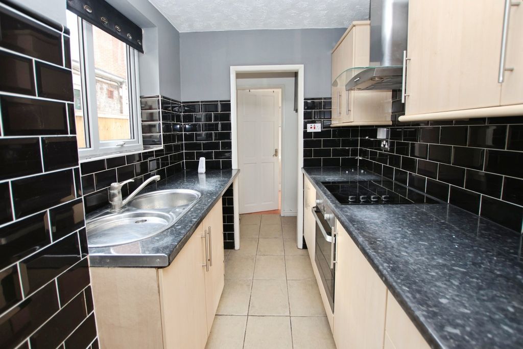 Property photo 3 of 11 5288312