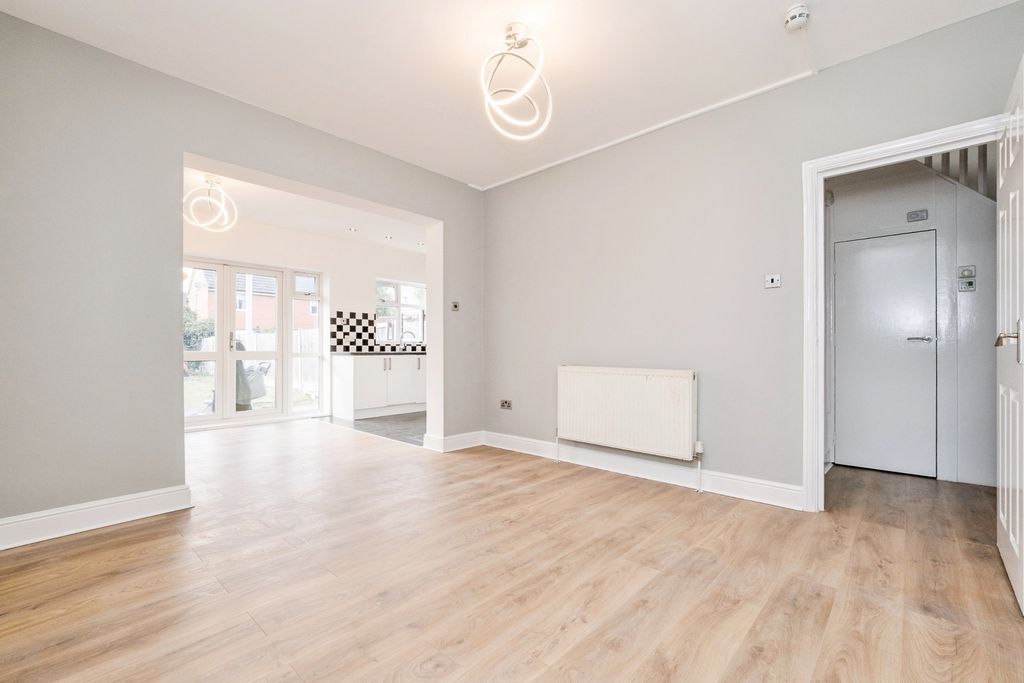 Property photo 3 of 17 Dining Room