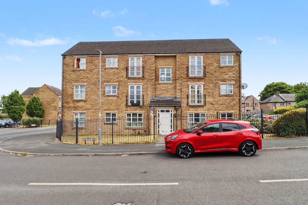 Property photo 1 of 16 19 Marlington Drive (And Parking Space), Huddersfield, West Yorkshire, HD2 1Gu