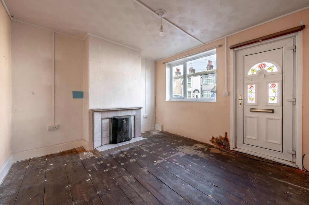 Property photo 2 of 12