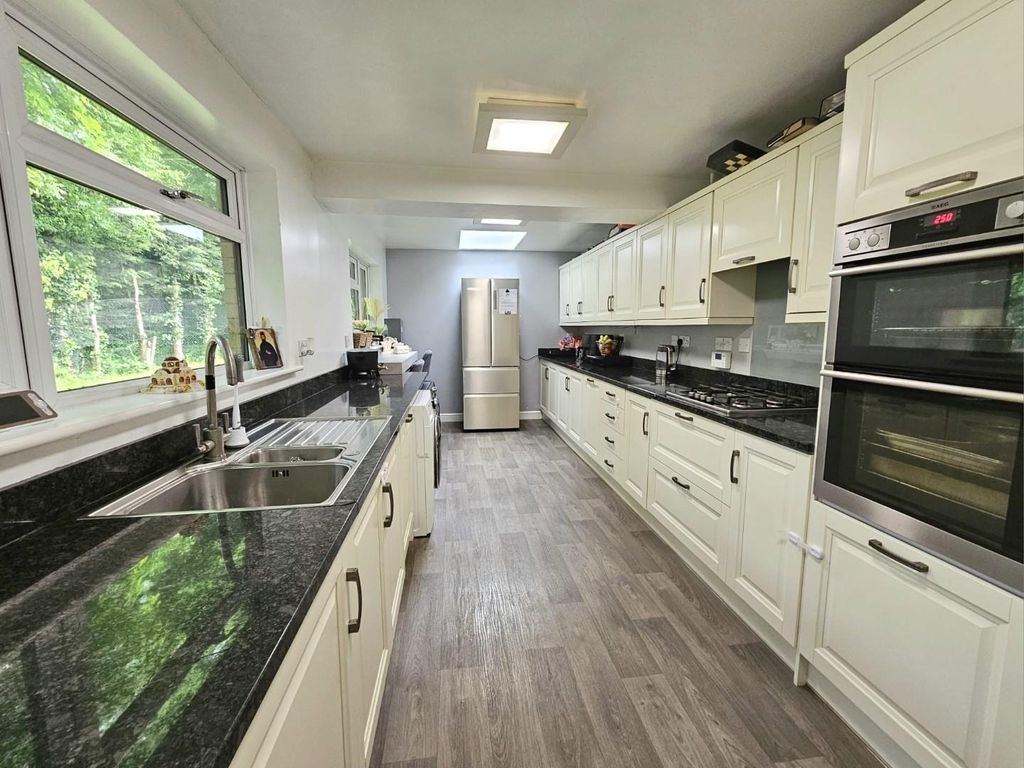 Property photo 2 of 23 Ea82d6Ad-6543-4728-806B-E0A0c24E8c2c.Jpg