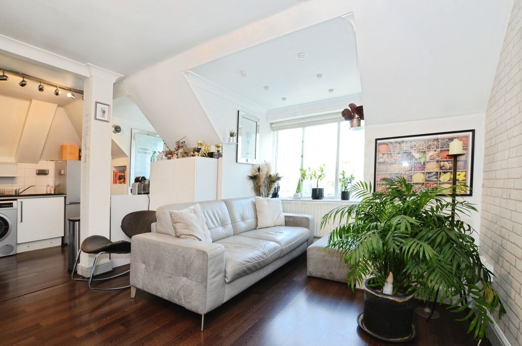 Property photo 2 of 20 Open Plan Living