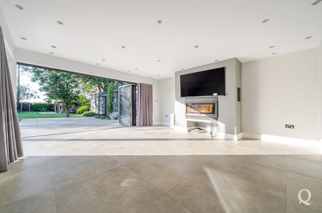 Property photo 2 of 26 648F104c-1Bb6-41E...