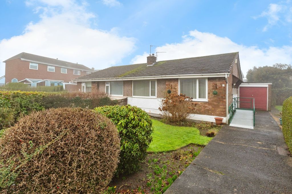 Property photo 1 of 29 Fir Tree Close