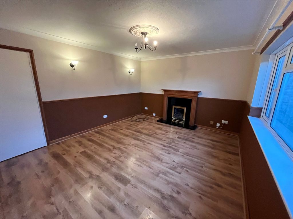 Property photo 1 of 5 Living Room