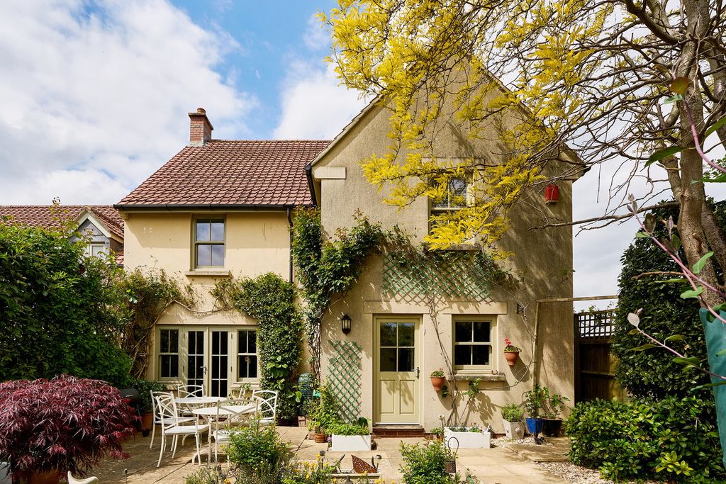 Property photo 1 of 18