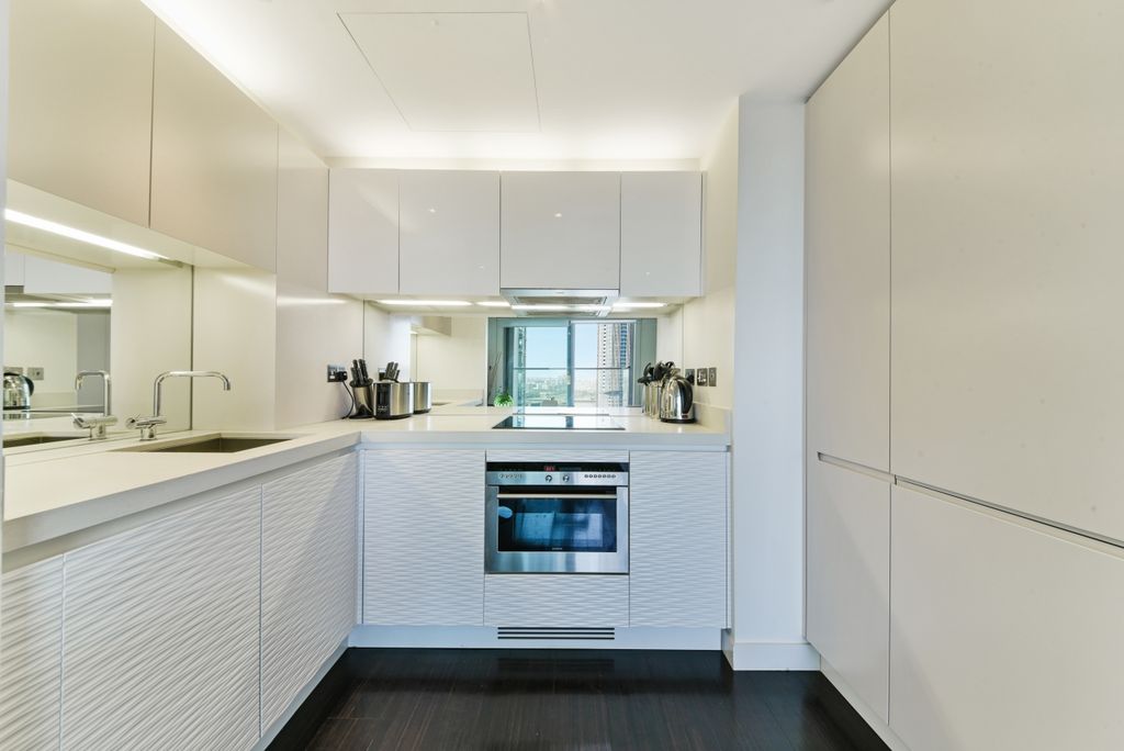 Property photo 3 of 10 Kitchen