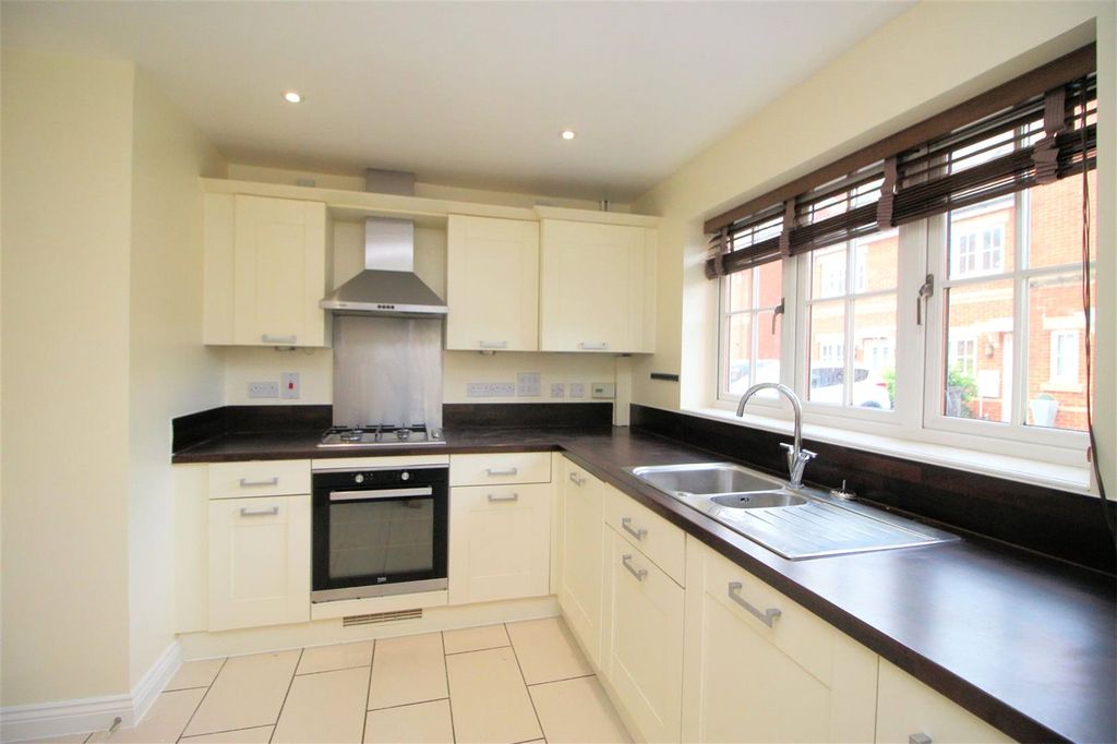 Property photo 3 of 17 Kitchen
