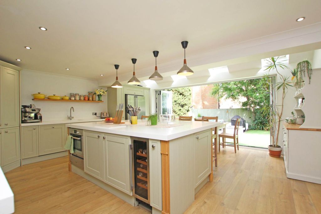 Property photo 1 of 30