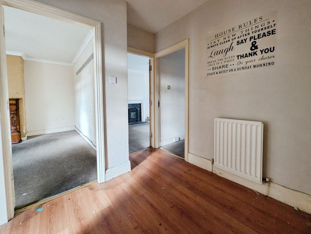 Property photo 3 of 8 Photo 7