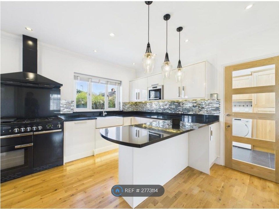 Property photo 3 of 17 Kitchen