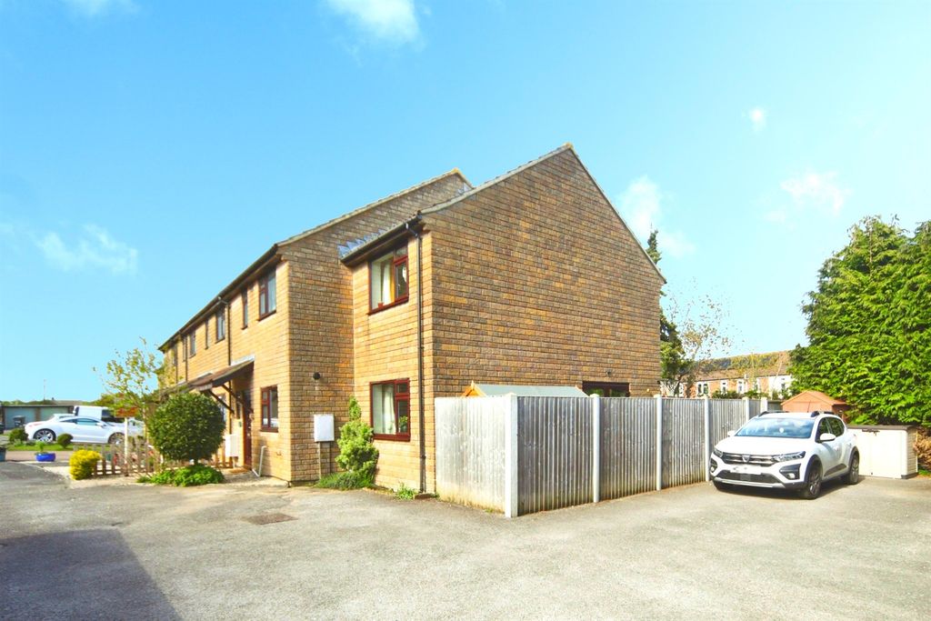 Property photo 2 of 20