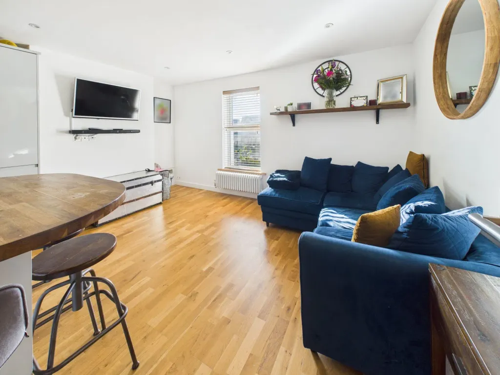 Property photo 2 of 9 Cam05201G0-Pr0173-Still002_1768487497399