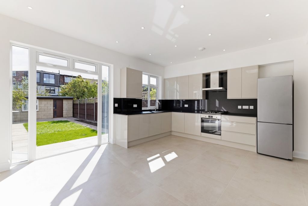 Property photo 1 of 16 97905_
