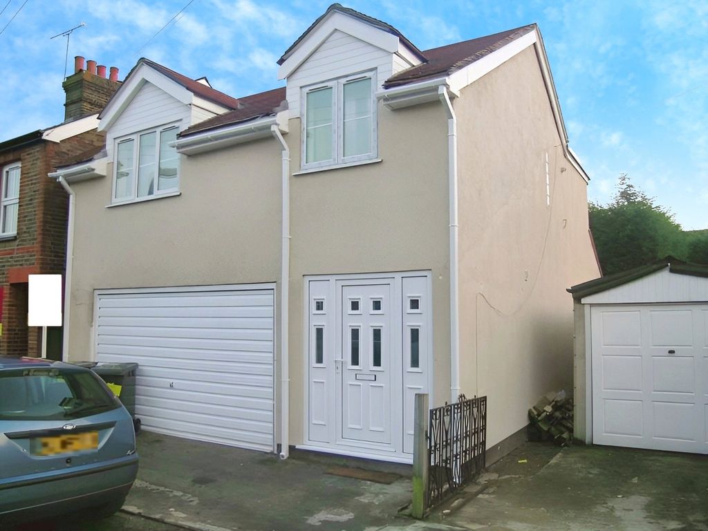 Property photo 3 of 9 External