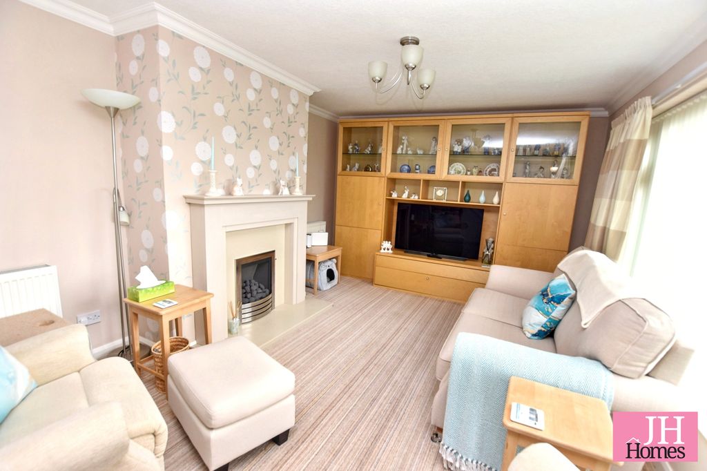 Property photo 3 of 28