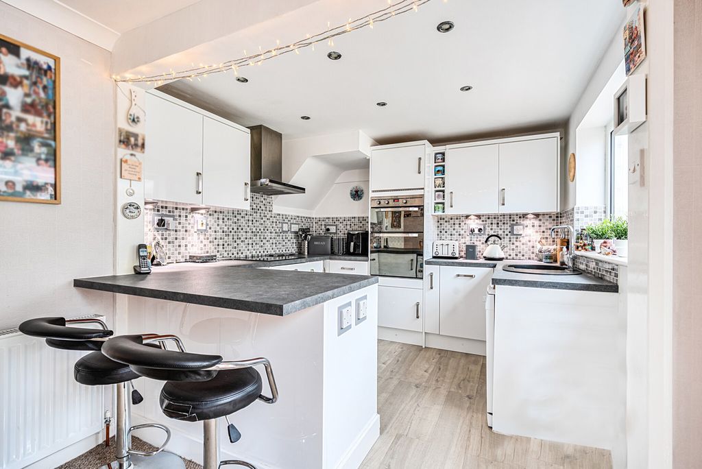 Property photo 3 of 28 1369313-20-68F24F...