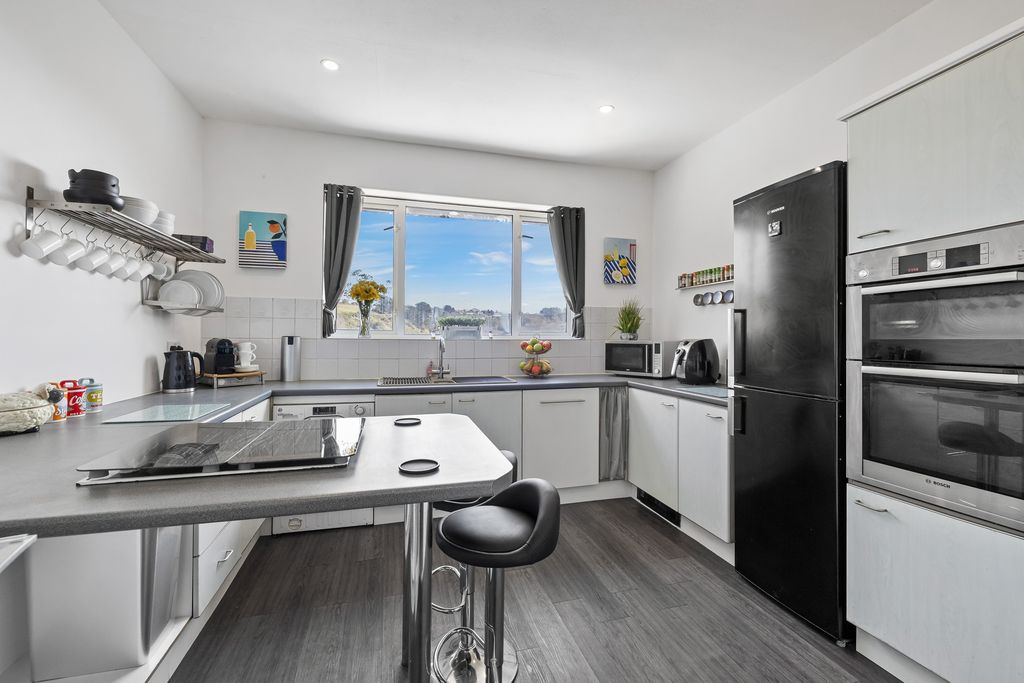 Property photo 3 of 14 Brackenside - Kitchen
