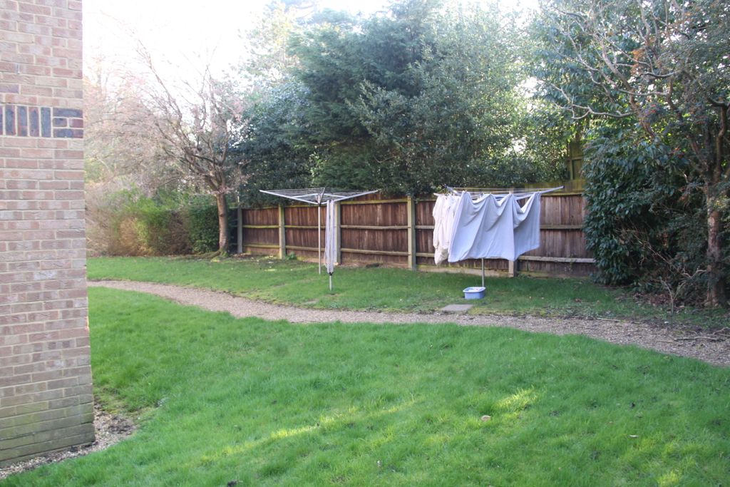 Property photo 1 of 16 Rear Garden With Airers