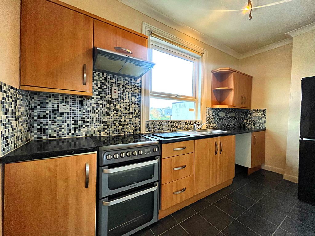 Property photo 3 of 6 Kitchen