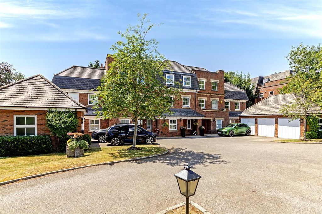 Property photo 1 of 57 3Cadoganplace-9.Jpg