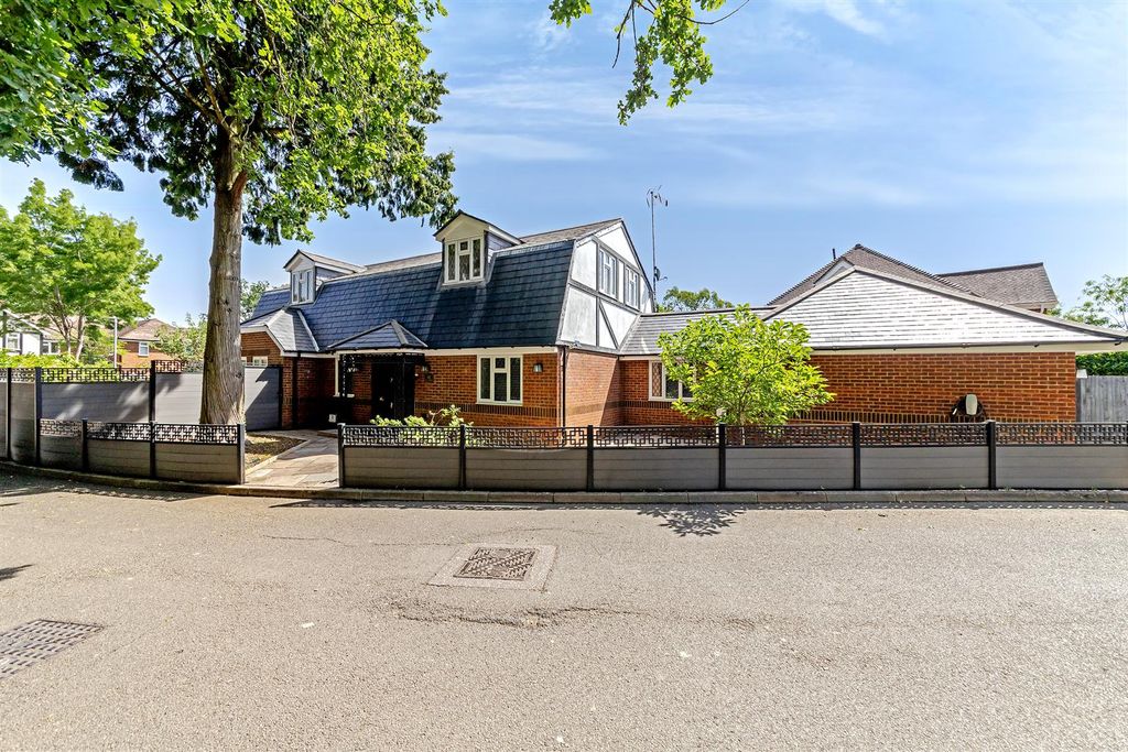 Property photo 2 of 38 32Hazelroad-9.Jpg