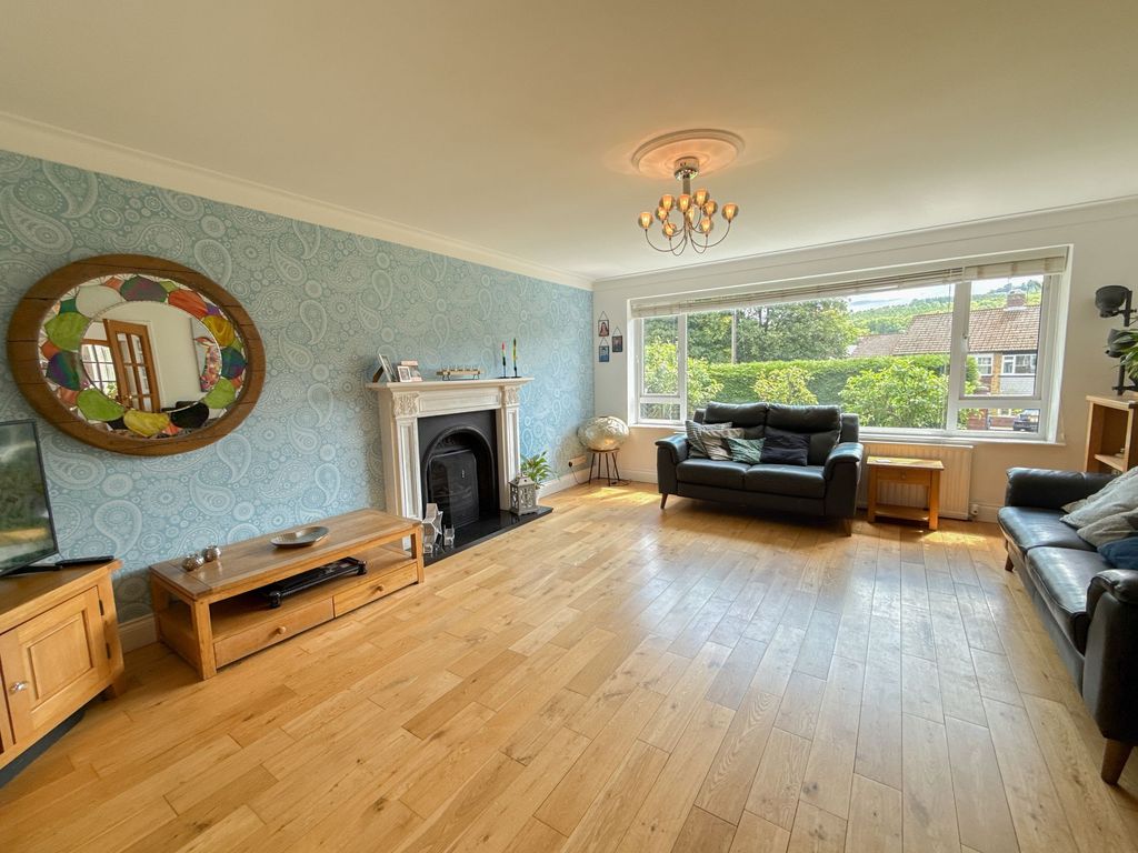 Property photo 2 of 12 Formal Lounge