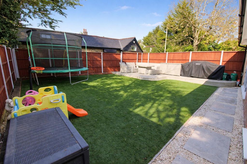 Property photo 3 of 19 Garden.Png