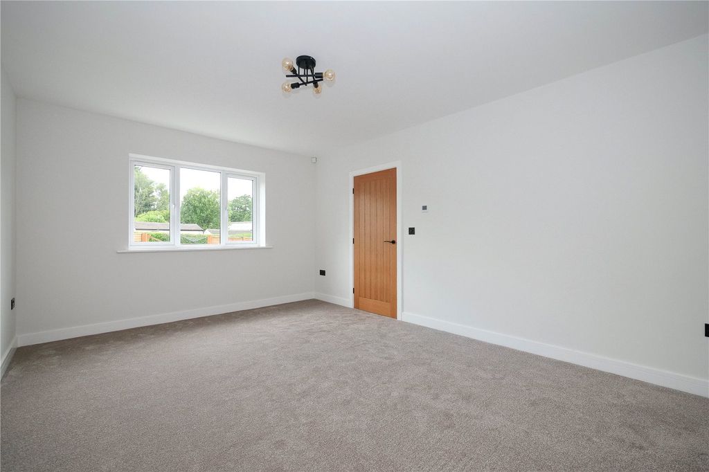 Property photo 3 of 27 Picture No. 06