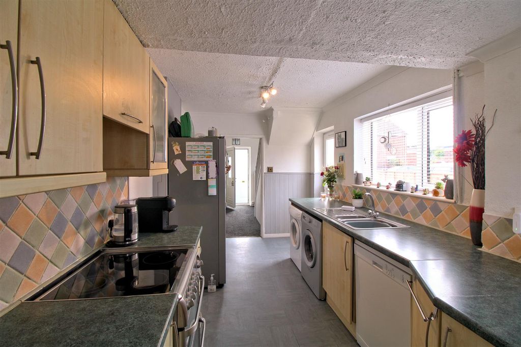 Property photo 3 of 21 Kitchen