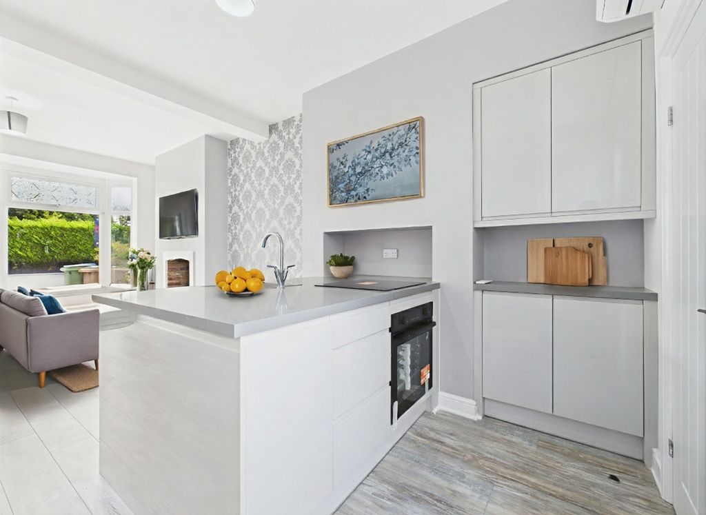 Property photo 2 of 10 4376425