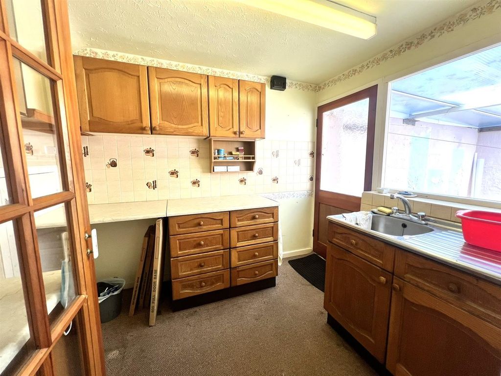 Property photo 2 of 21