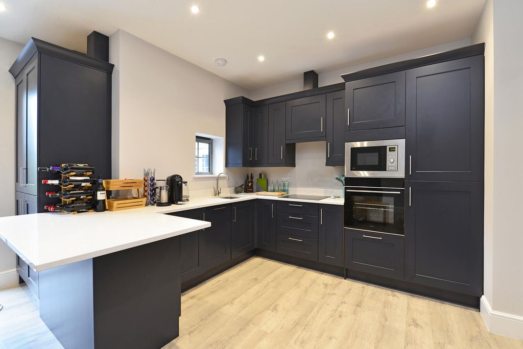 Property photo 3 of 12 Kitchen