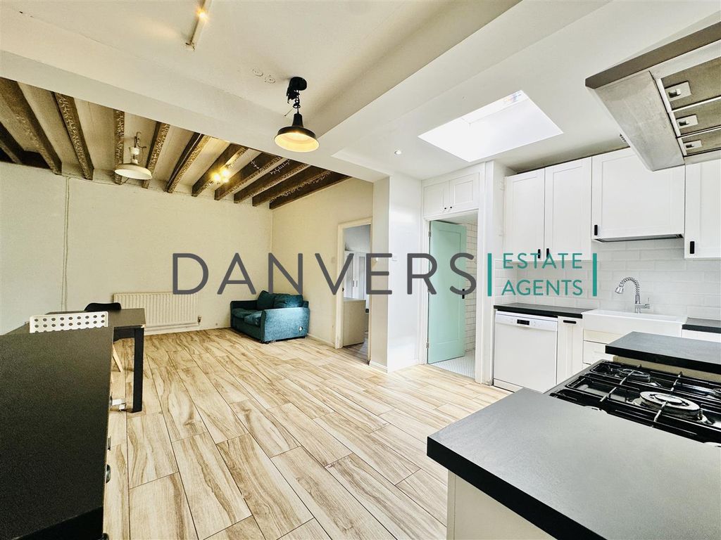 Property photo 3 of 9 Diningliving.Jpg