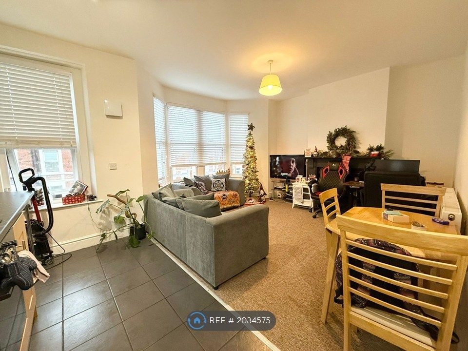 Property photo 2 of 10 Kitchen / Living