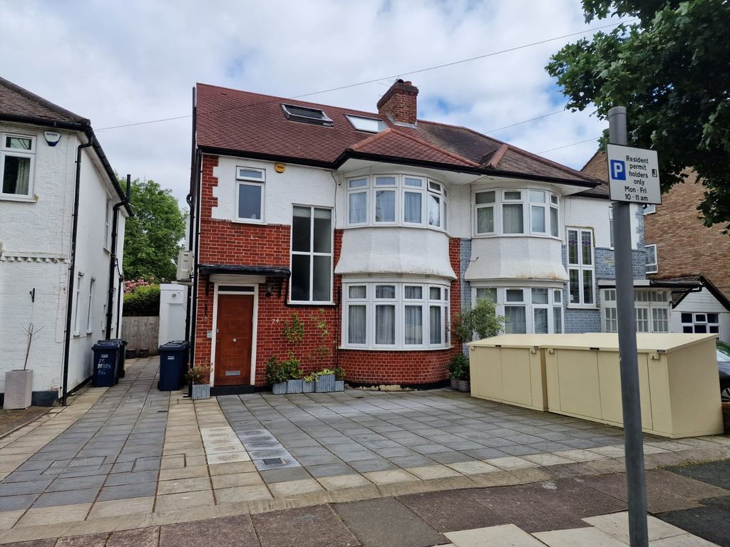 Property photo 1 of 22 5 Bed Semi-Detached House For Sale Brook Avenue, Edgware Ha8