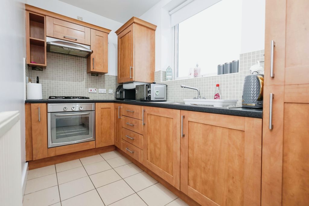 Property photo 3 of 16 Kitchen