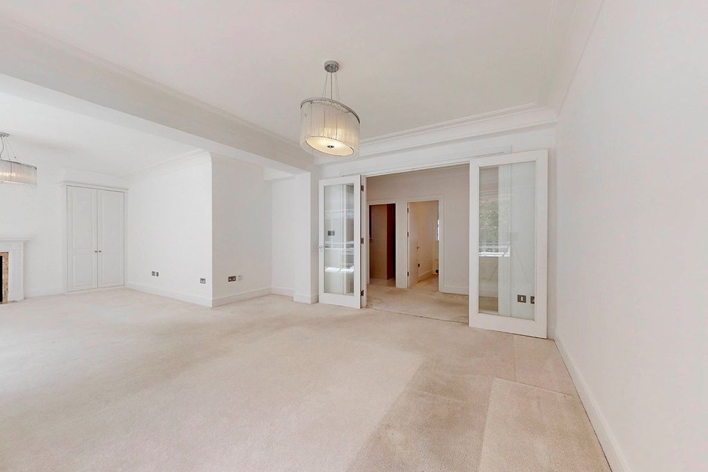 Property photo 2 of 19 Picture No. 13