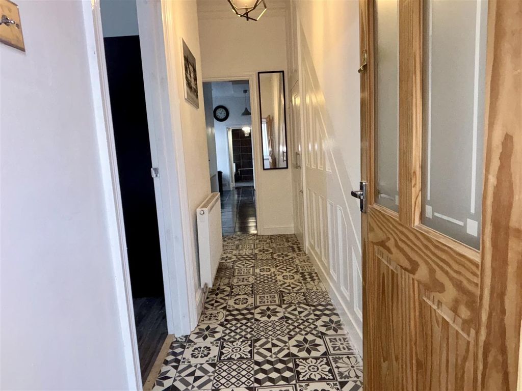Property photo 2 of 10 Entrance Hallway.Jpeg