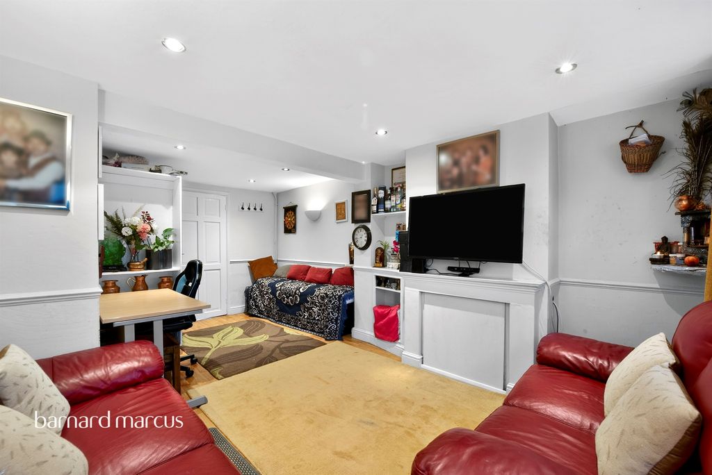 Property photo 3 of 11