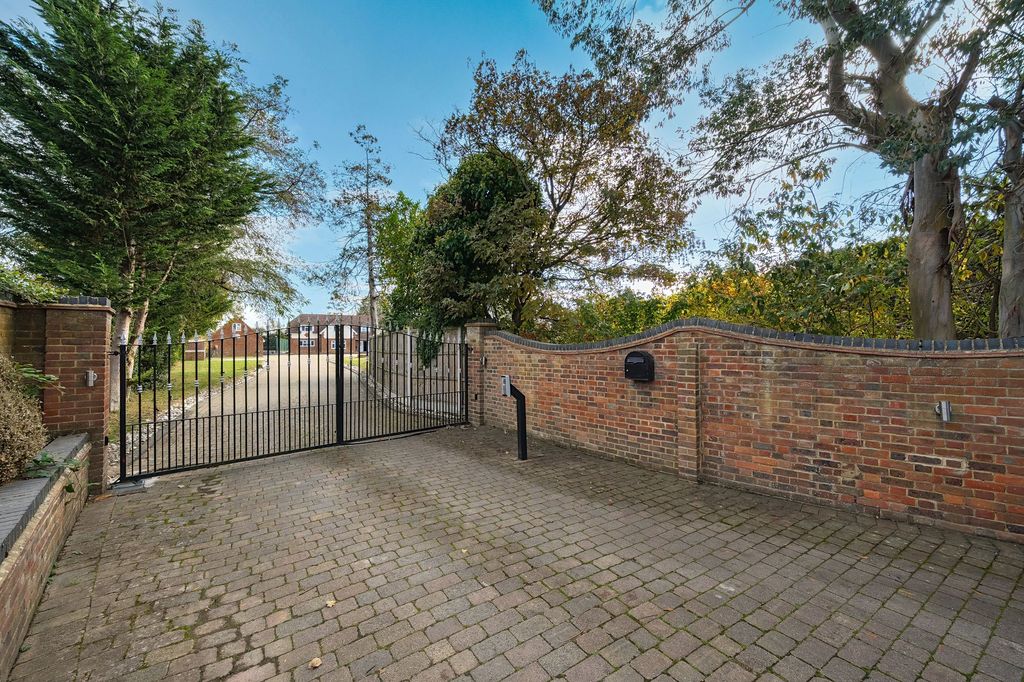 Property photo 3 of 46