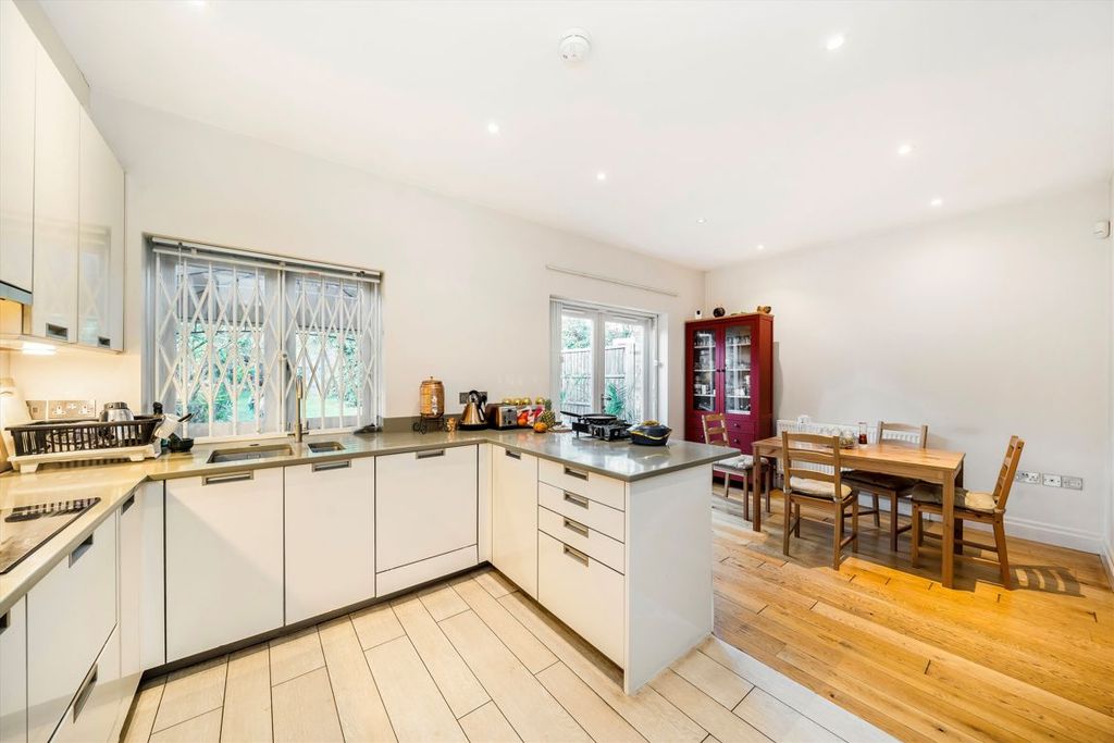 Property photo 2 of 8